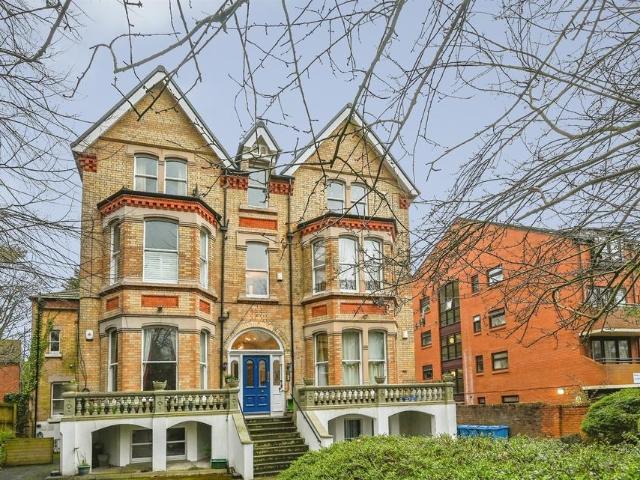 Flat for sale in Calderstones