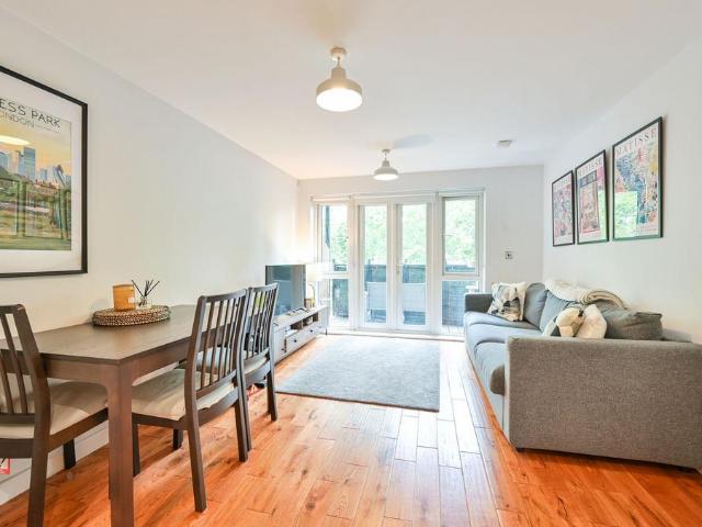 Flat for sale in Old Kent Road, Greater London