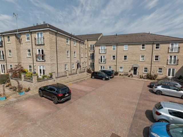 Flat for sale in West Yorkshire