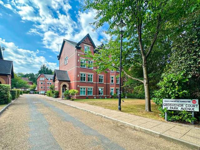 Flat for sale in Calderstones
