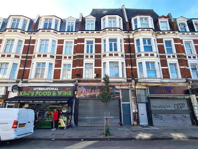 Flat for sale in Greater London