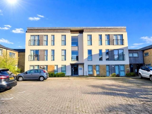 Flat for sale in Lee-on-the-Solent, Middlecroft