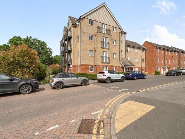 Flat for sale in Hedge End, Helford