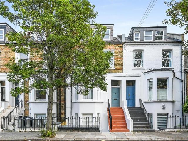 Flat for sale in Shepherd's Bush, Greater London