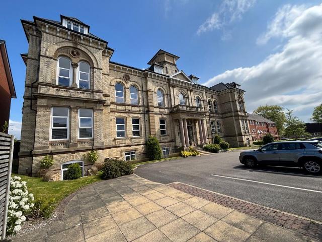 Flat for sale in Swinton Park, Salford