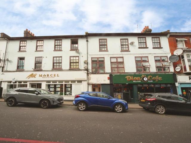 Flat for sale in Spring Park, Luton