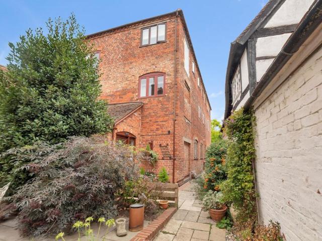 Flat for sale in Crookhill, Worcestershire