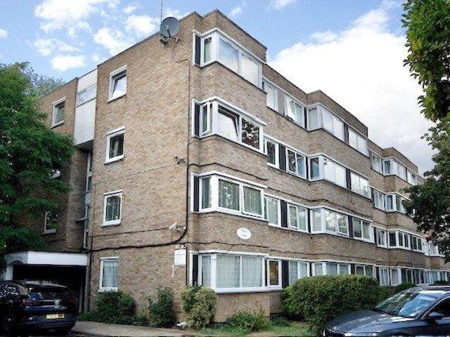 Flat for sale in Wanstead, Greater London
