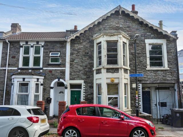 Flat for sale in Feckenham, City Of Bristol