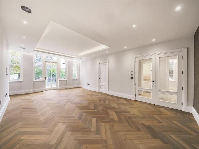 Flat for sale in Hampstead Garden Suburb, Greater London