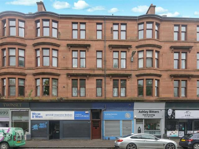 Flat for sale in Broomhill, Scotland