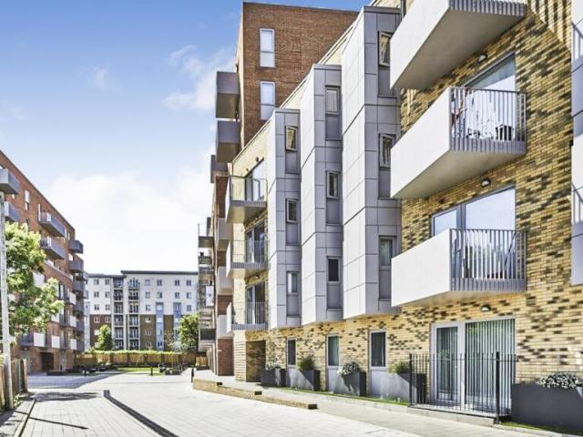 Flat for sale in Slough