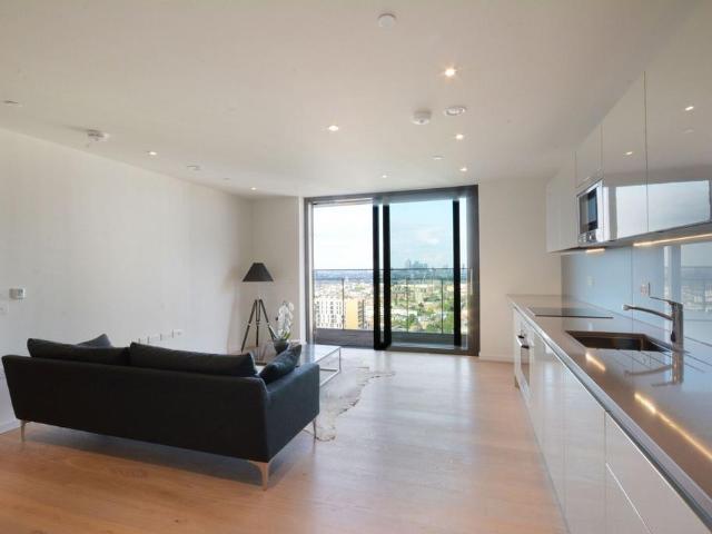 Flat for sale in Elephant and Castle, Greater London