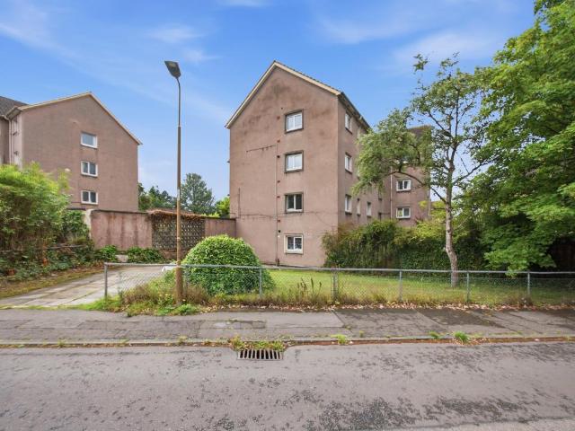 Flat for sale in Clermiston, Scotland