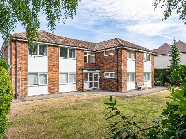 Flat for sale in Pachesham Park, Surrey