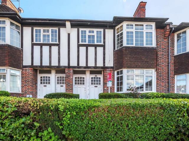 Flat for sale in Streatham, Greater London
