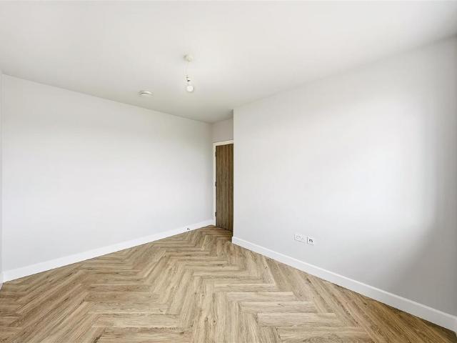 Flat for sale in Stepney, Greater London