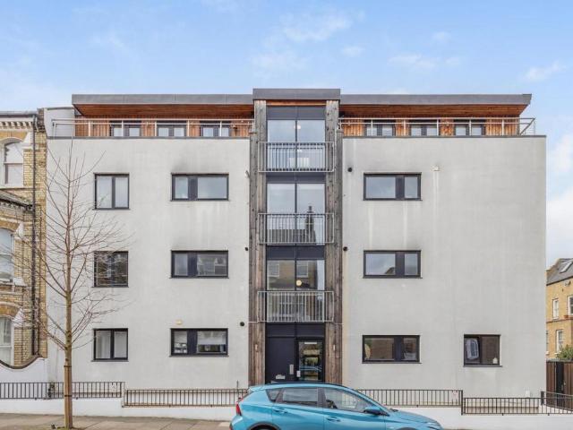 Flat for sale in Clapham Junction, Isle Of Man