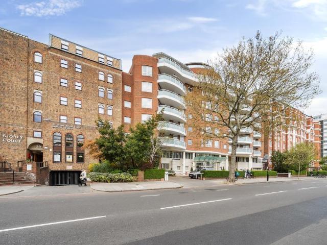 Flat for sale in St. John's Wood, Greater London