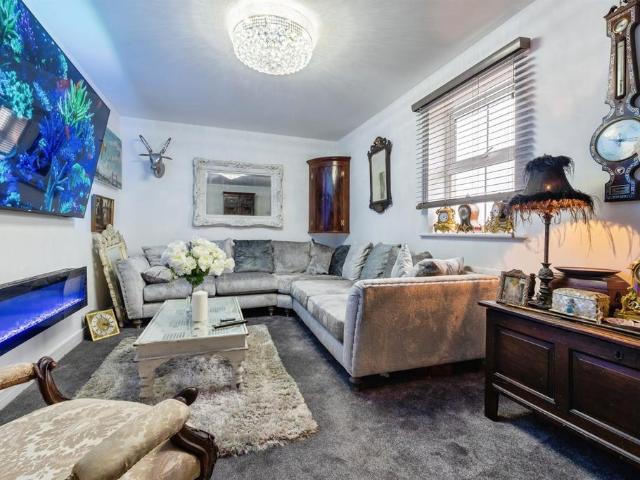 Flat for sale in Belgrave, Old Wharf