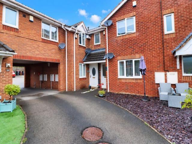 Flat for sale in Aston cum Aughton, Aston