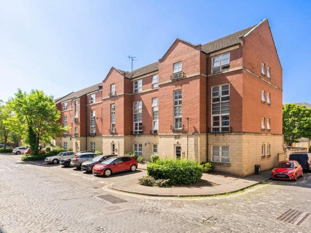 Flat for sale in Leith Links, Scotland
