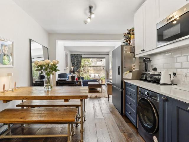 Flat for sale in Walthamstow Village, Leyton