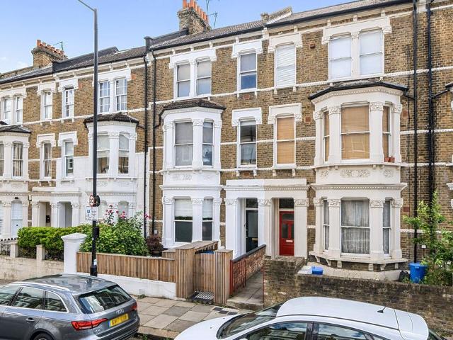 Flat for sale in Maida Hill, Greater London