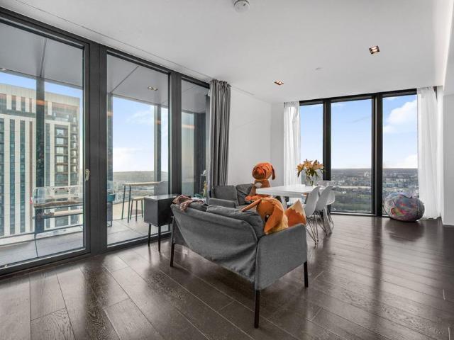 Flat for sale in Isle Of Dogs, Greater London