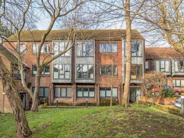 Flat for sale in Southcourt, Aylesbury