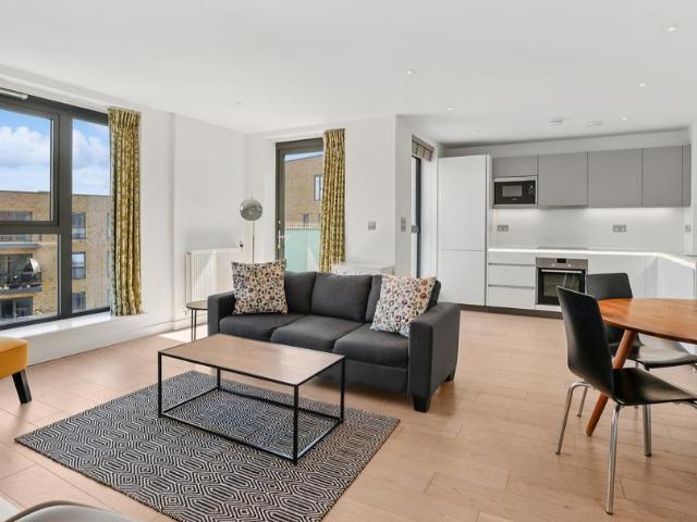 Flat for sale in London Borough of Ealing, Hanwell
