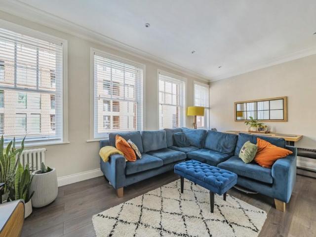 Flat for sale in West Hampstead, Greater London