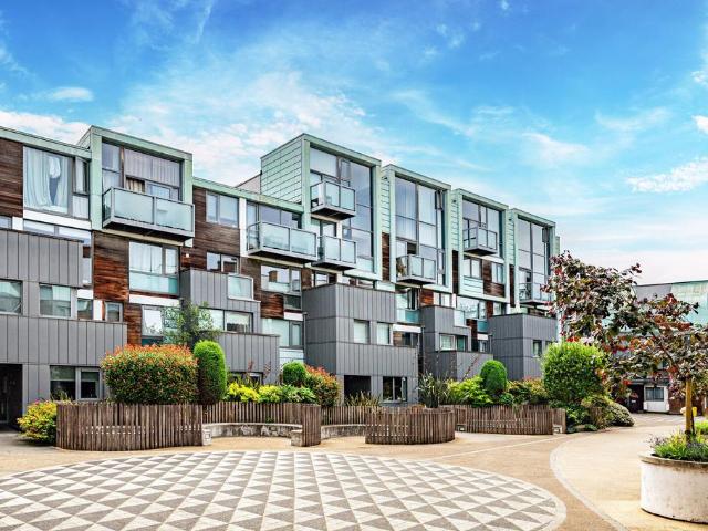 Flat for sale in Highbury, Greater London