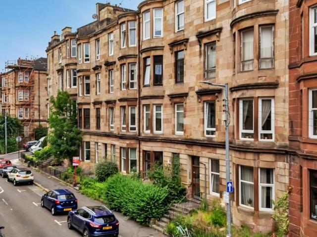 Flat for sale in Partick, Scotland