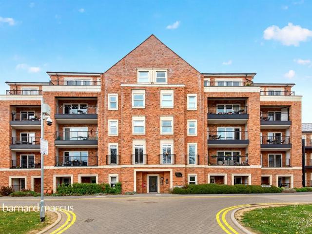 Flat for sale in London Borough of Barnet, Greater London