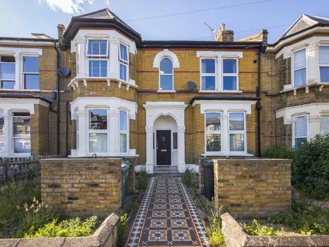 Flat for sale in Leytonstone, Greater London