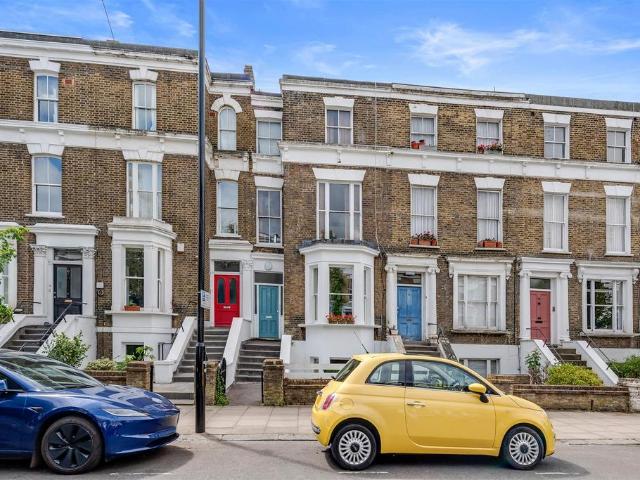 Flat for sale in Kentish Town, Greater London