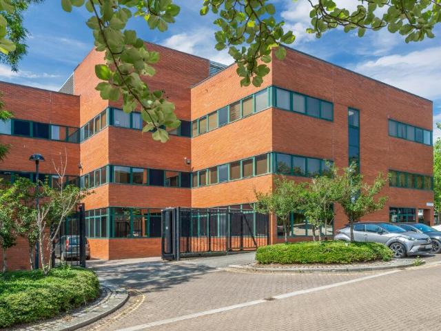 Flat for sale in Milton Keynes