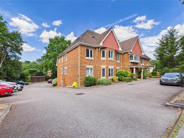 Flat for sale in Heatherside, Heol-las