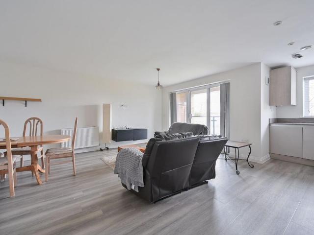 Flat for sale in Garston, Watford