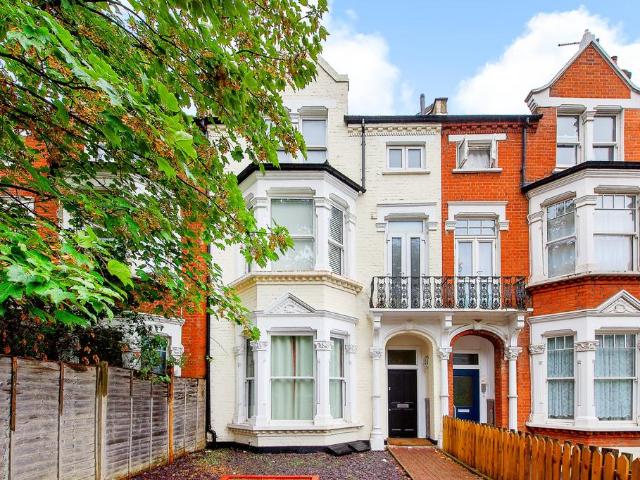 Flat for sale in London Borough of Lambeth, Greater London