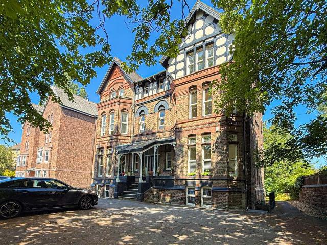 Flat for sale in Calderstones