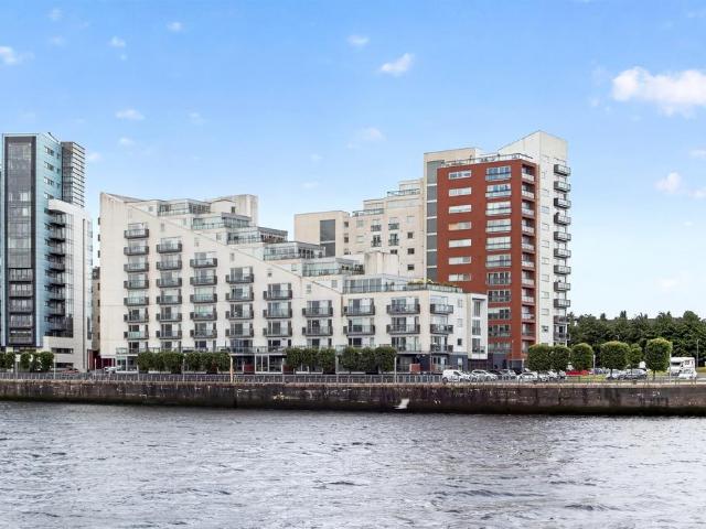 Flat for sale in Thornwood, Govan