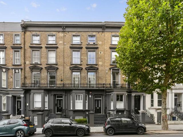 Flat for sale in Royal Borough of Kensington and Chelsea, Greater London