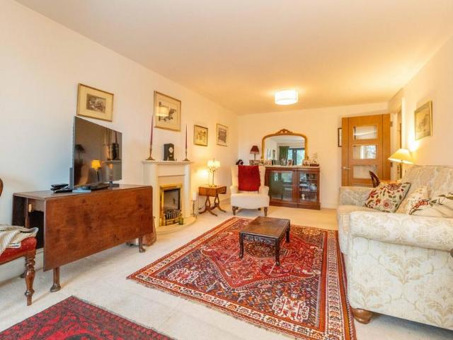 Flat for sale in Potters Bar, Hertsmere