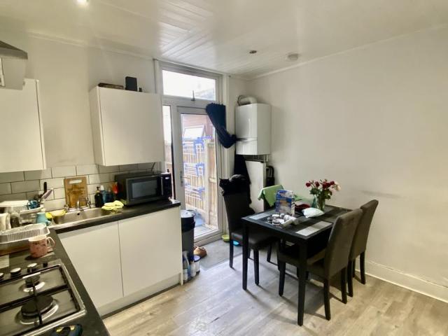 Flat for sale in Upton Park, Greater London