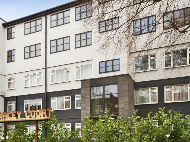 Flat for sale in Wanstead, Greater London