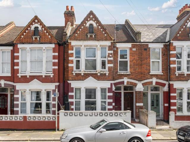 Flat for sale in London Borough of Merton, Mitcham