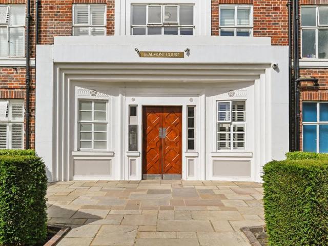 Flat for sale in London Borough of Hounslow, Strand