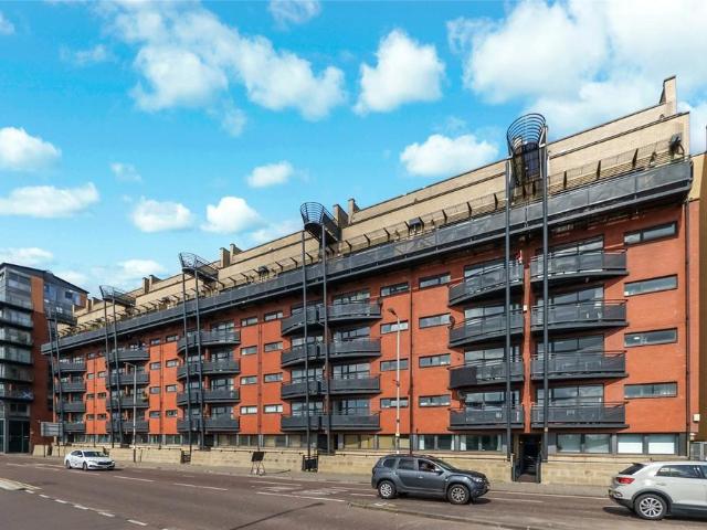 Flat for sale in Laurieston, Gorbals
